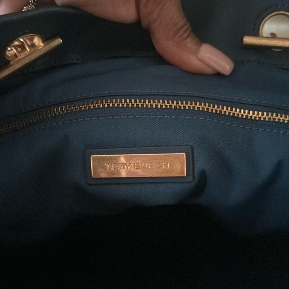 Tory Burch Fleming Quilted Leather Tote – Navy Blue - Picture 4 of 6